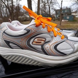 Women's sz 9 Skechers *shape ups* Toning Shoes